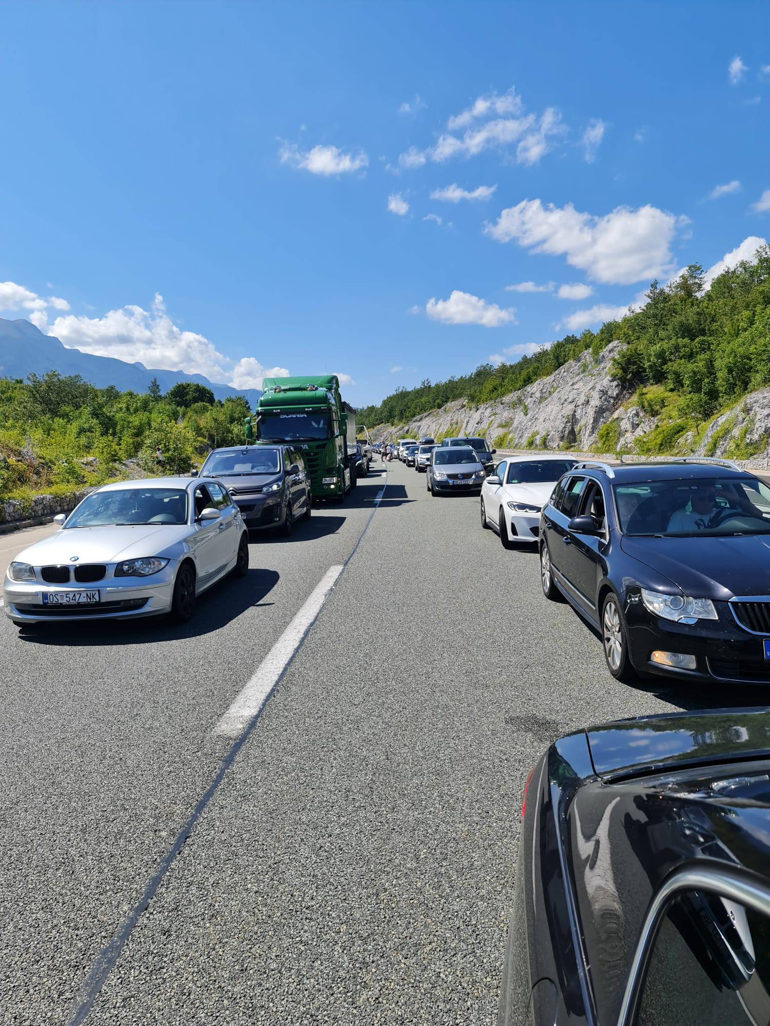 FOTO Nesnosne gužve na A1: 'Ljudi izlaze iz auta, čekaju na +35, nitko nam ništa ne javlja'