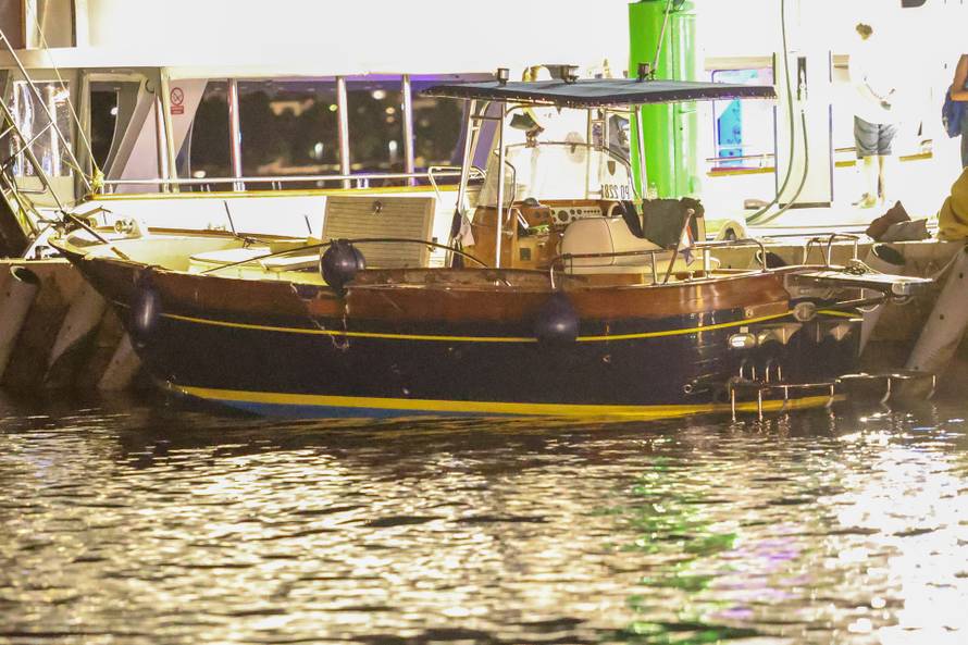 Rovinj: Gliser se zabio u rivu