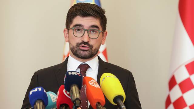Savjetnik predsjednika Republike za ekonomiju Velibor Mačkić  dao izjavu za medije