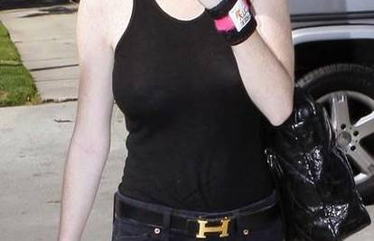 Nespretna Lindsay Lohan razbila nos fotoreporteru