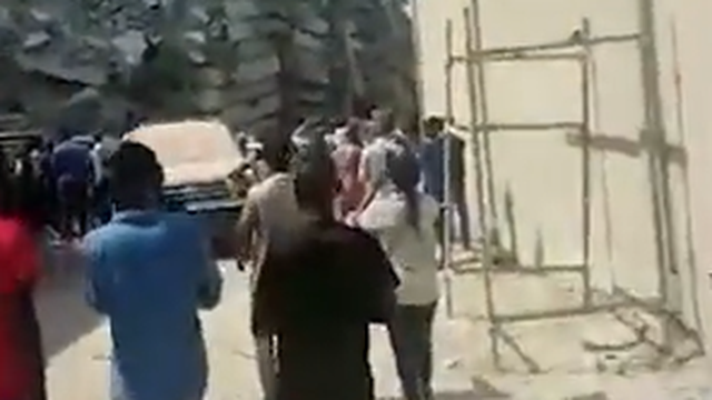 Srušila se zgrada u Lagosu: Radnici zatrpani u ruševinama