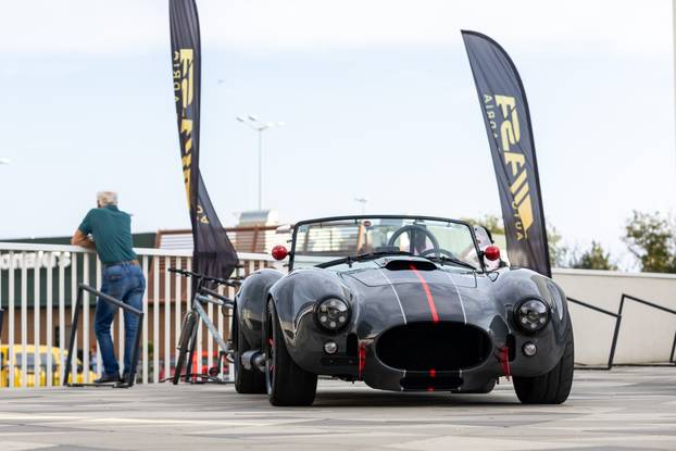 Zagreb: Ispred Z Centra izložena limitirana izdanja luksuznih i supersportskih automobila