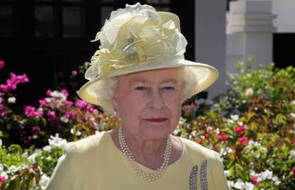 Kraljevsko rublje: Gaće kraljice Elizabete II na internet aukciji