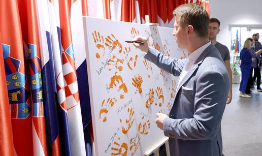 FOTO Zastupnici protiv nasilja nad ženama: 'Šamar nije ljubav, a okretanje glave je kukavičluk'