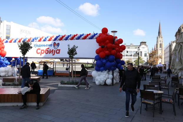 Pripreme za izborni skup izborne liste "Aleksandar Vučić - Jedinstvena Srbija" koji će se održati večeras u Novom Sadu
