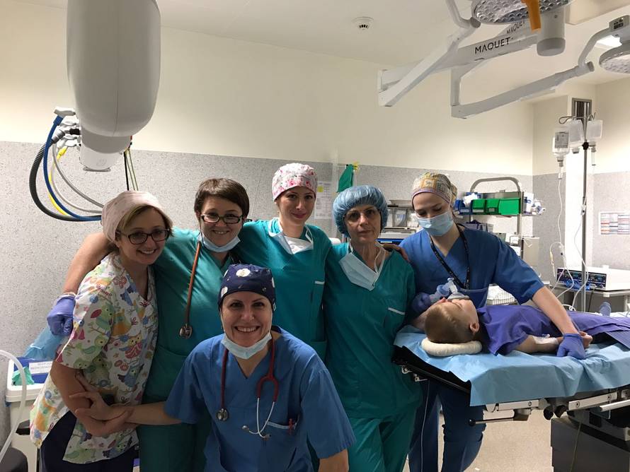 Liječnici ga spasili: Dječak (2) se umalo ugušio kikirikijem