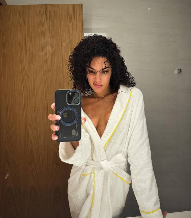 Bujnoj manekenki ne smetaju centimetri talijanske zvijezde