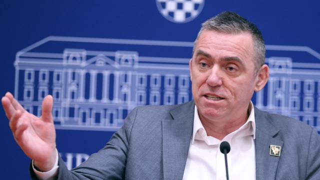 Zagreb: Stipo Mlinarić o aktualnim temama unutarnje politike