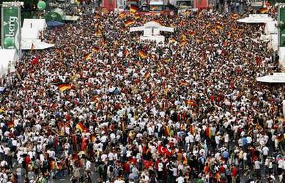 Ispred Brandenburških vrata pola milijuna ljudi