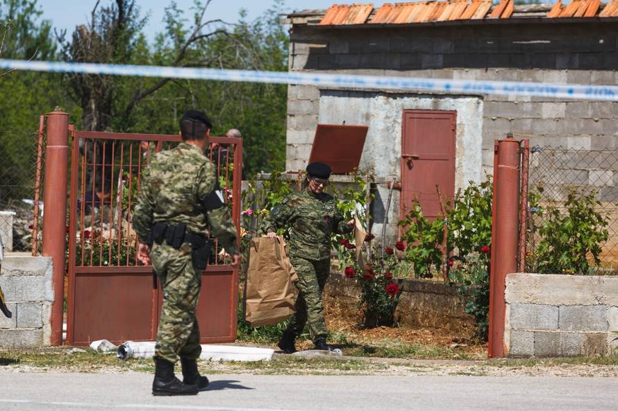 Biljane Donje: Vojskao dvezla vojni avion u bazu
