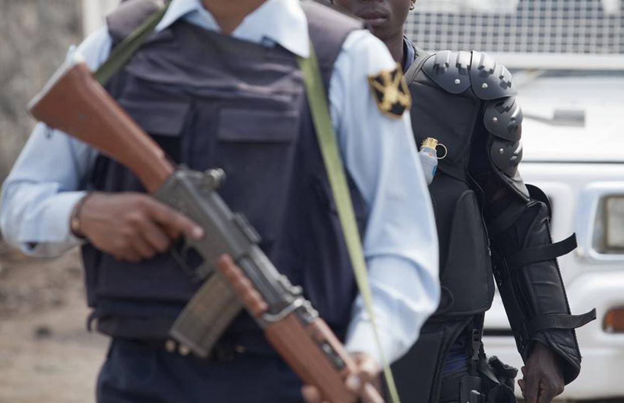 Policajac u Kongu ubio studenta jer nije nosio zaštitnu masku