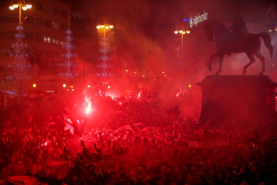 Zagreb: Vatreni stigli na trg