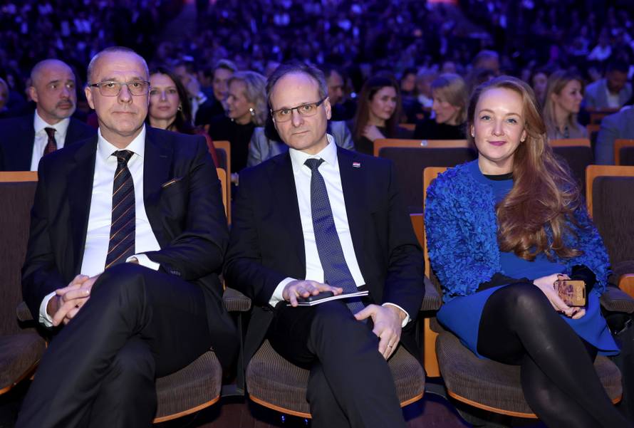 Zagreb: Božićni gala koncert Croatia osiguranja "Croatia povezana pjesmom" u KD Lisinski