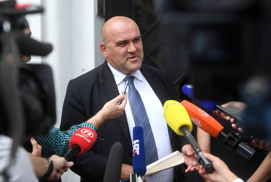 Radnici koji štrajkaju u tvornici kombajna kod gradonačelnika