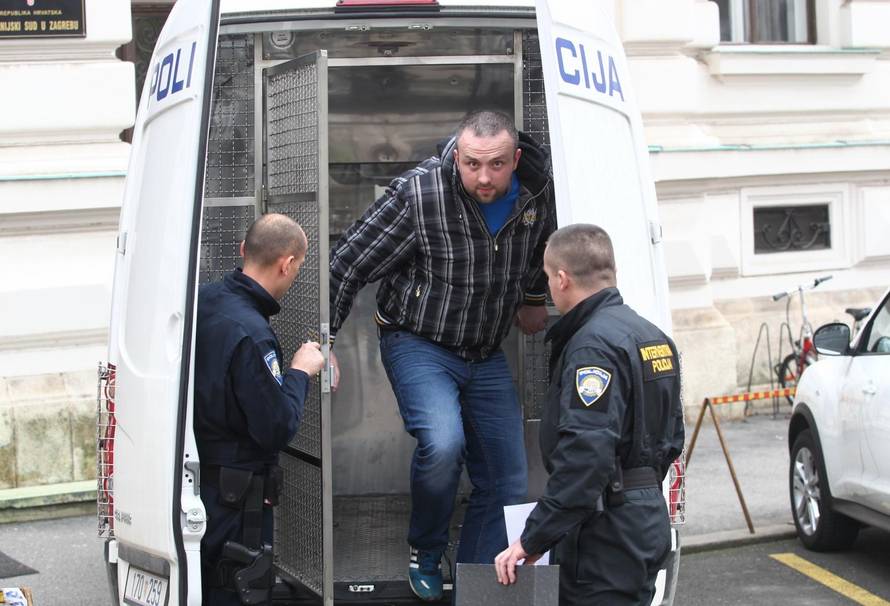 Razbio bocu na grobu, tukao se i iznuđivao: Opet su ga priveli