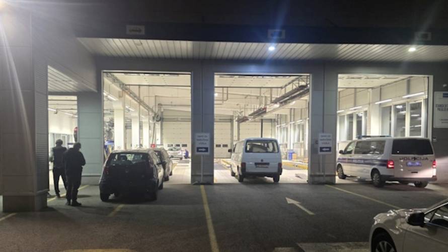 FOTO Policija provela nadzor na 'car meetu' u Zagrebu, čak 16 vozila proglašeno neispravnima