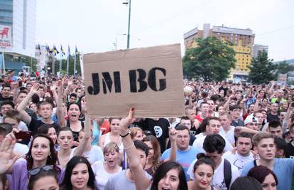 Sarajevo: Više od 10.000 ljudi pjevalo pred Parlamentom BiH