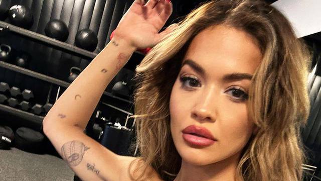 Rita Ora na jahti je pokazala isklesanu liniju: 'Doslovno si najzgodnija žena na svijetu'