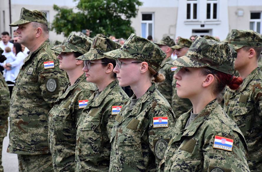 Detalji vojnog roka: Bit će u tri vojarne, a plaća je 1100 eura