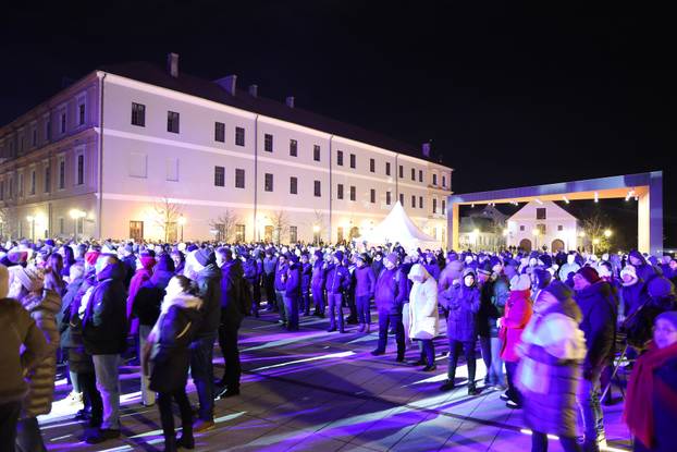 Osječani i njihovi gosti u novu 2026. godinu ušli su uz zvukove legendarnog Miroslava Škore