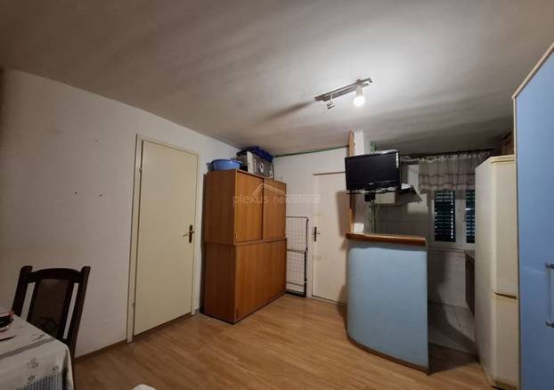 FOTO U Splitu prodaju 18 m2 za 139.000 eura. Pogledajte kako su uredili stan. 'Blizu Rive je...'