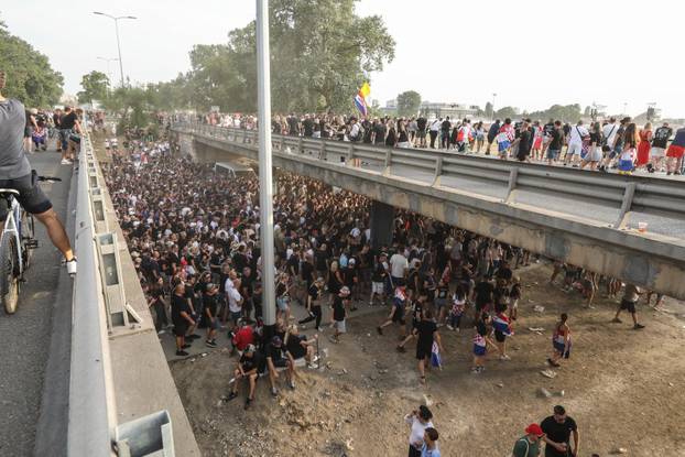 Zagreb: Stvaraju se ogromne gužve na samom ulazu na koncert Thompsoona