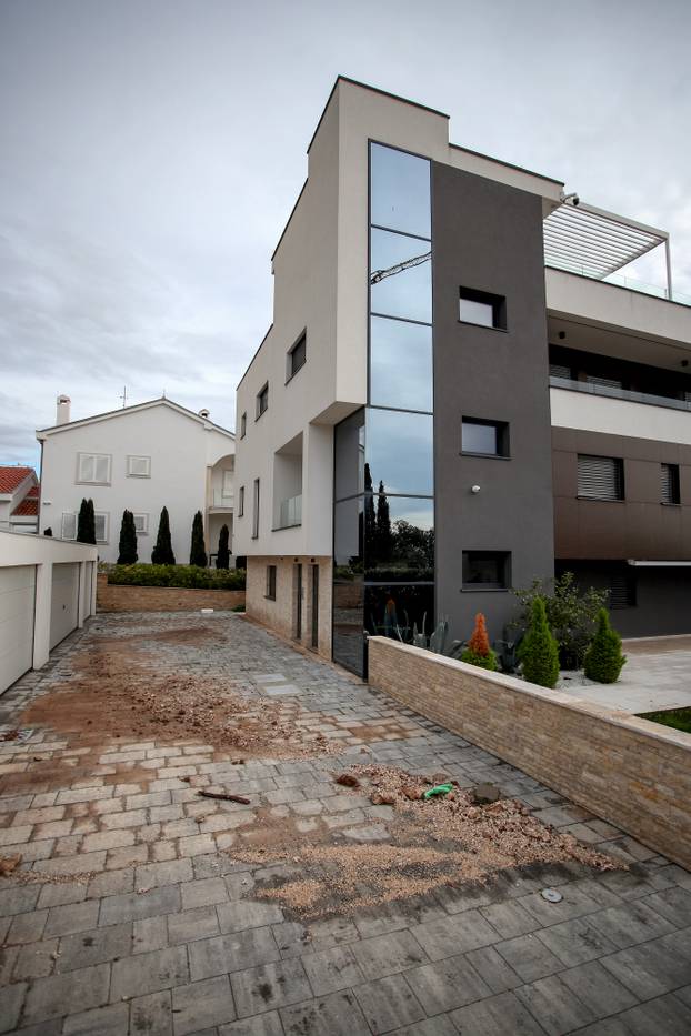 Kozino: Oštećen prilazni put koji vodi do luksuznih vila u vlasništvu Luke Modrića 