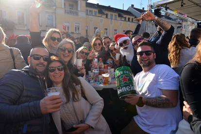 FOTO U Fužinama i Samoboru u podne veselo ispraćena stara te dočekana nova 2024. godina