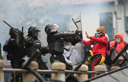Nasilni prosvjedi u Kolumbiji zbog poreznih reformi