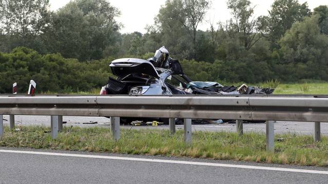 Dvije osobe smrtno stradale u prometnoj nesreći na autocesi A3 između čvora Okućani i Novska