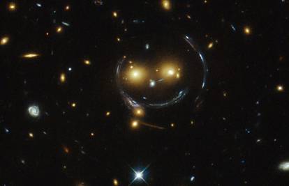 Osmijeh iz svemira: Hubble snimio veseli klaster galaksija