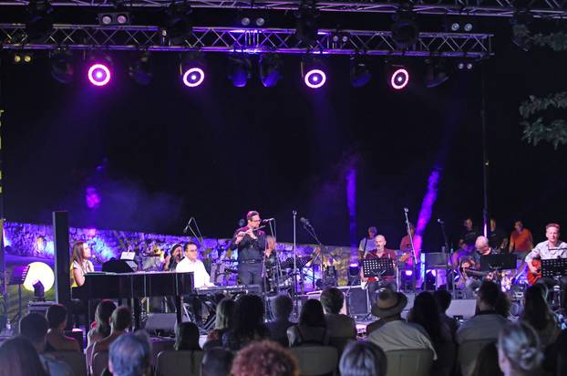 Šibenik: Na tvrđavi Barone održan glazbeni događaj "Arsen, Čovjek kao ja", posvećen Arsenu Dediću