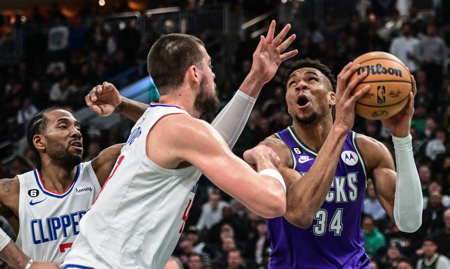 NBA: Los Angeles Clippers at Milwaukee Bucks