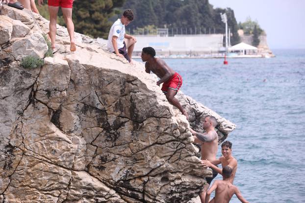 Split: Najpopularniji svjetski streamer IShowSpeed skakao je u more na splitskoj plaži Ježinac