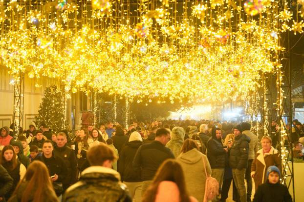 FOTO Najbolji i najraskošniji u Europi! Pogledajte kako izgleda čarobni Advent u Rumunjskoj
