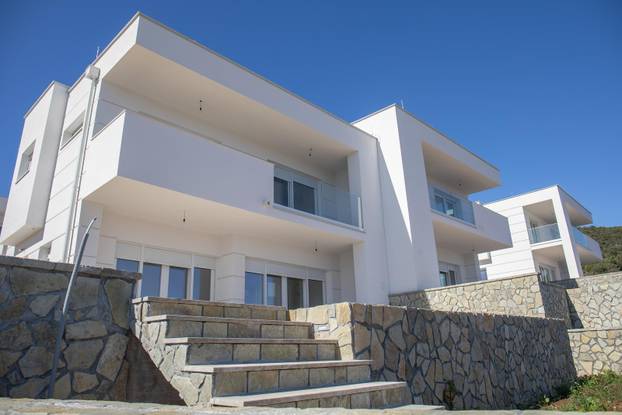 Kompleks Vila koji se gradi u Dračama, jednu od vila gradi i Halid Bešlić