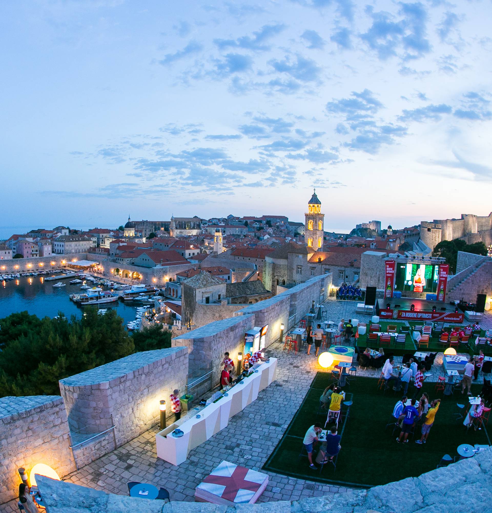 Dubrovnik slavi pobjedu nad Španjolcima na terasi Revelina