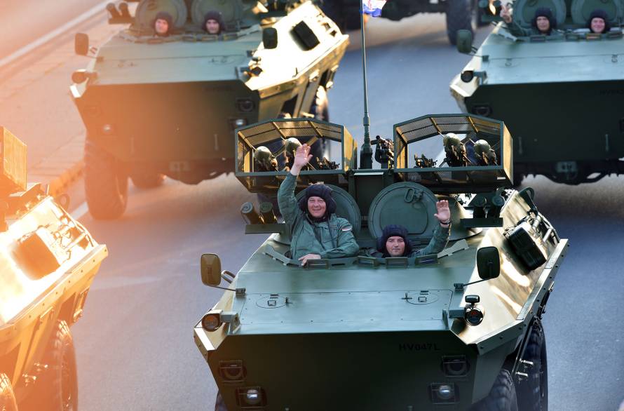 ARHIVA - Na današnji dan 2015. u Zagrebu održan veliki vojni mimohod