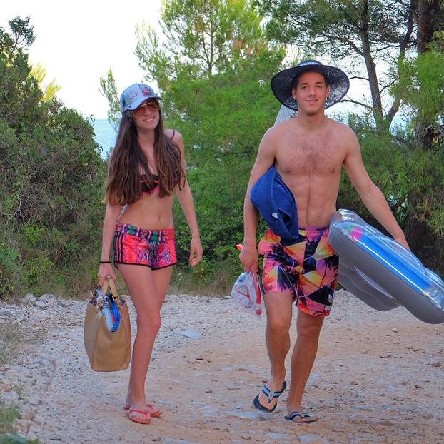 FOTO 'Vatreni' nosi njenu fotku na svakoj utakmici. Prohodali su kao tinejdžeri i isti dan slave