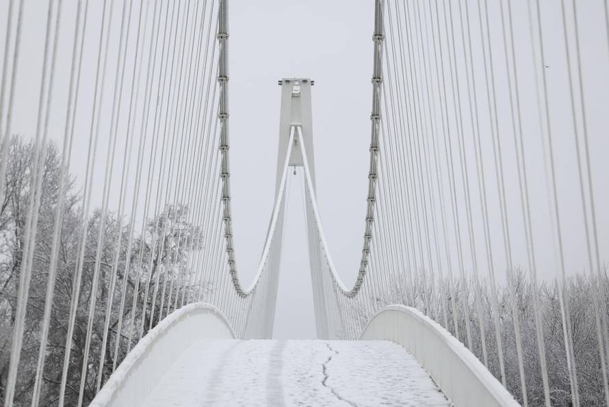 Snježni pokrivač je zabijelio je Osijek