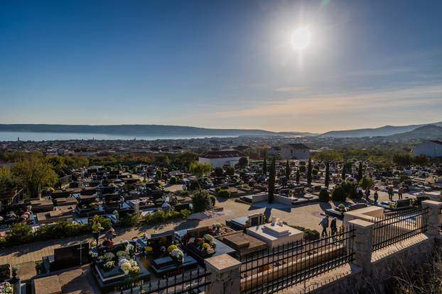 Kaštel Stari: Groblje Sv. Nikole i misa povodom blagdana Svih svetih