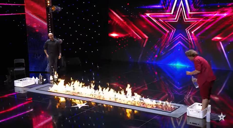 Mađioničar je  u 'Supertalentu' zapalio pozornicu i hodao po vatri, Bilman: 'Fascinantno!'