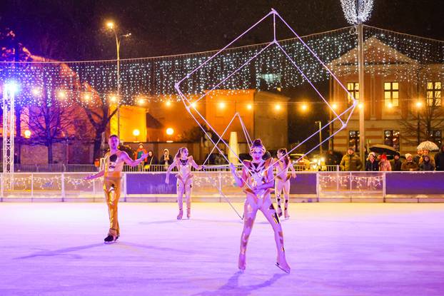 FOTO Otvoren je Ice Wonderland u Varaždinu: Najveće i najljepše klizalište u Hrvatskoj