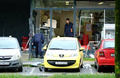 Detonacija u noći uzbunila građane, oglasila se i policija: 'Digli su bankomat u zrak'