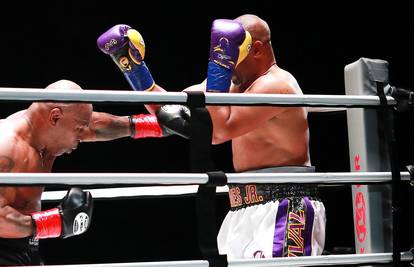 Tyson vs Jones: Stari majstori ušli u ring, završilo neodlučeno
