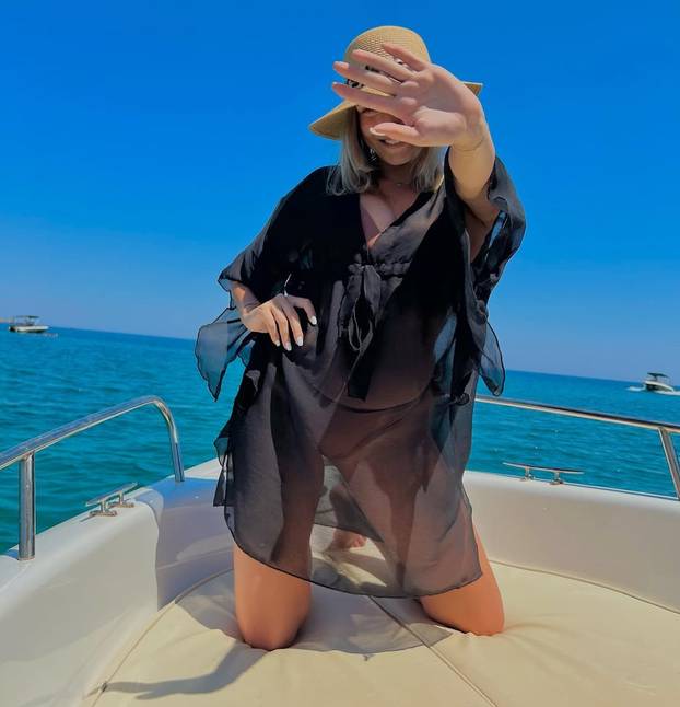 FOTO Zanosna plavuša bodrit će češkog golmana protiv Hrvatske