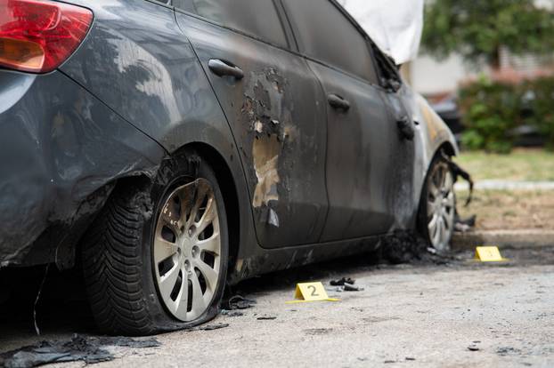 Zagreb: Usred noći izgorio automobil