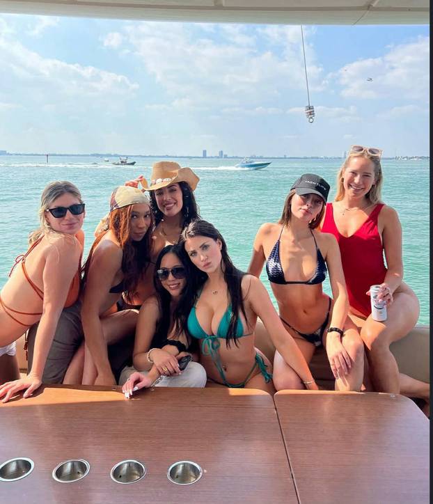 FOTO Mnogi ne vide dalje od njezinih grudi, ali Jessica je puno više od bujne influencerice