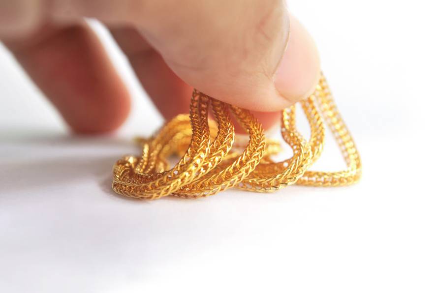 Gold,Neck,Weighs,About,0.5,Grams,On,White,Background.