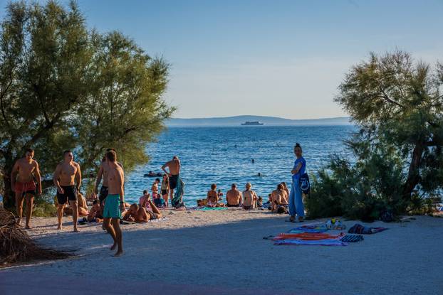 Split: Ljetni ugođaj na novouređenoj plaži Žnjan